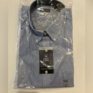 Van Heusen NWT in the pkg Pinpoint Easy Care 17 1/2 x 32/33 blue pinstripe shirt